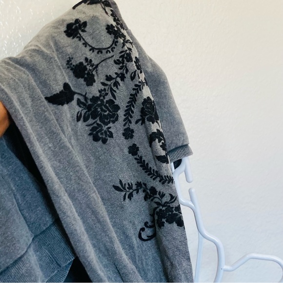 Zara Cropped Sweat Shirt Gray & Black Floral Flocked Balloon Sleeve Sz XL - Picture 13 of 13